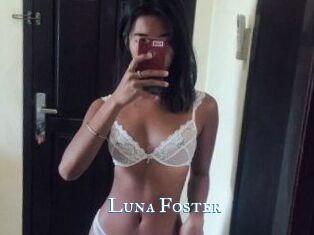 Luna_Foster