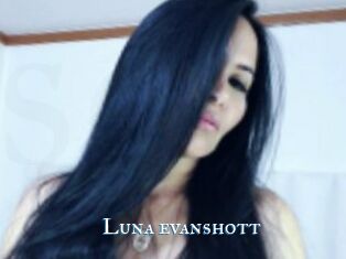 Luna_evanshott